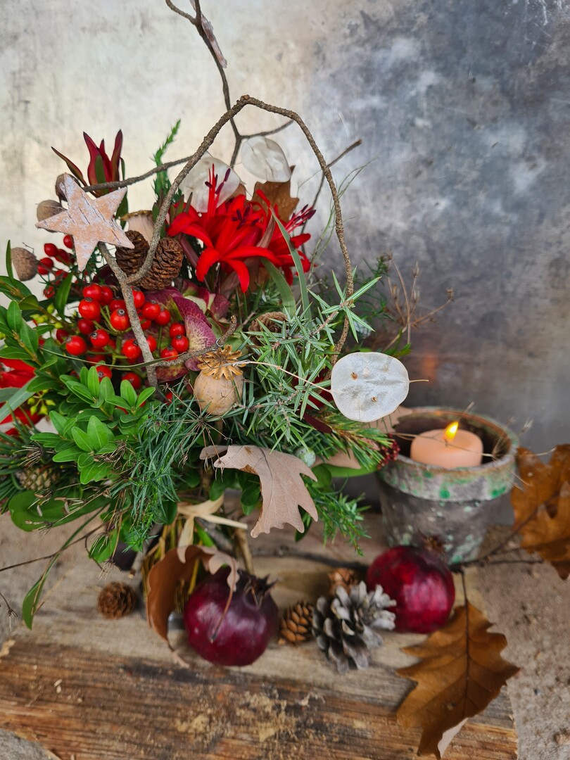 In der Novemberausgabe Adventsfloristik im Mittelpunkt. Die meisten Likes sammelte Andrea Hosang (blattwerk.ah)fr ihren natrlichen Advents-Ministrau.Sie ist eine treue Teilnehmerin der #florierenchallenge. Es macht einfach Spa, weil es eine Aufgabe jenseits des Alltags ist. Fr die Challenge nehme ich mir bewusst Zeit und setze mich mit dem Thema auseinander, erzhlt die Floristmeisterin.