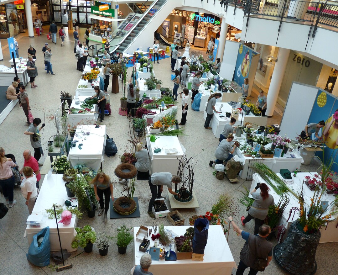 Im Einkaufszentrum hatten die Floristen ein groen Publikum.