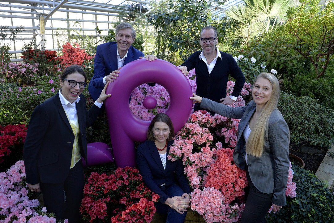 Von links: Anna Kleeblatt, Festivalleitung; Max Wagner, Geschftsfhrer Gasteig Munchen GmbH ; Prof. Dr. Gudrun Kadereit, Direktorin des Botanischen Gartens Munchen-Nymphenburg; Dr. Roger Diederen, Direktor der Kunsthalle Munchen; Dr. Nina Mllers, Leitung Biotopia Lab.