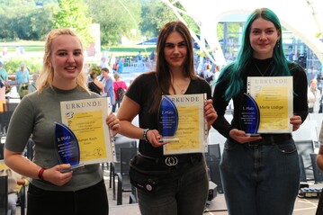 Die Gewinnerinnen: Merle Ldige (rechts), Kristina-Janet Schacke (Mitte) und Josyanna Herweg.