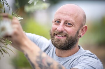 Rocco Wustmann hat die letzte Schsische Meisterschaft der Floristen gewonnen und startete bei der Deutschen Meisterschaft 2022 fr Sachsen.