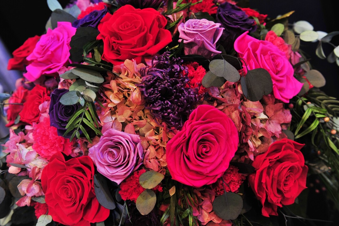 Rosen sind nach wie vor der Inbegriff des blumigen Liebesbeweises am Valentinstag.