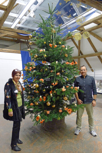 Die Sendung "Querbeet" des Bayerischen Rundfunks zeigt am 11. Dezember um 19 Uhr Weihnachtsbaumdekorationen im Rosenschloss.