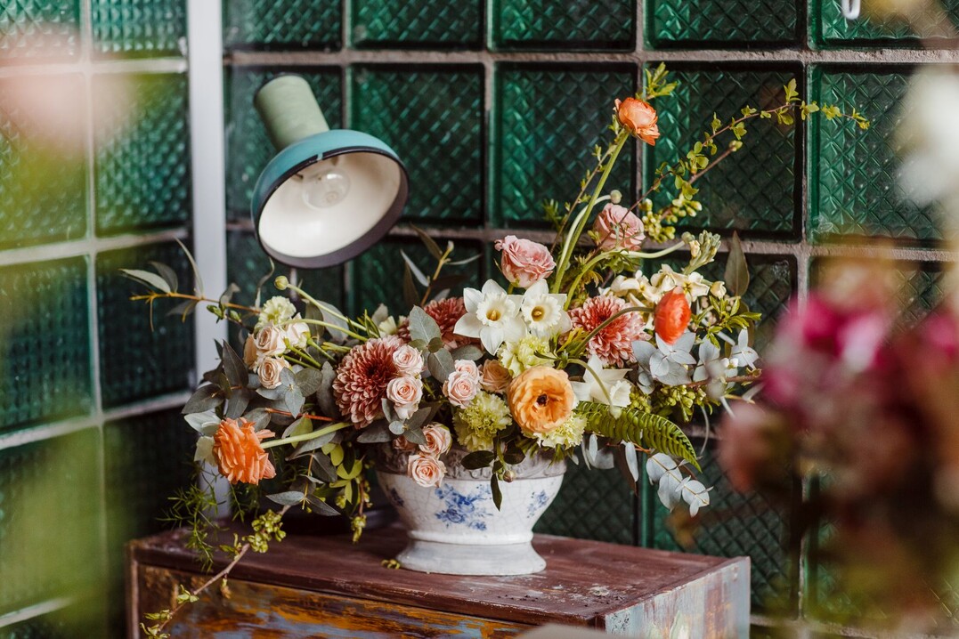 Rustikal wilder Strau mit Chrysanthemen     