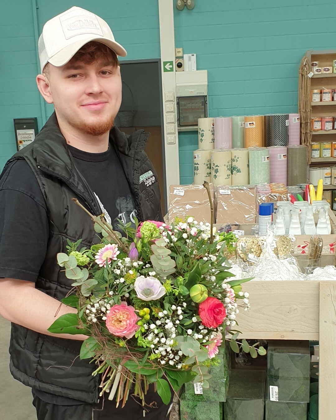 Der Gewinner Clemens Redtmann ist Auszubildender im 2. Lehrjahr im Blumenhaus Zeising in Halle