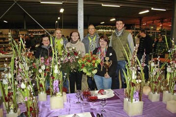 Siegerfoto (v. l. n. r.): Carina Weis, Stefan Burger, Sarah Ben Hadj Hamida, Hans Schneider, Julia Schneiderbanger, Simon van der Geest