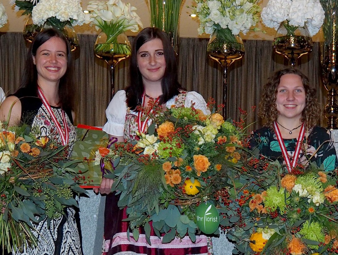 Julia Leitgeb (Mitte) aus der Steiermark siegt bei den österreichischen Staatsmeisterschaften der Floristen 2018