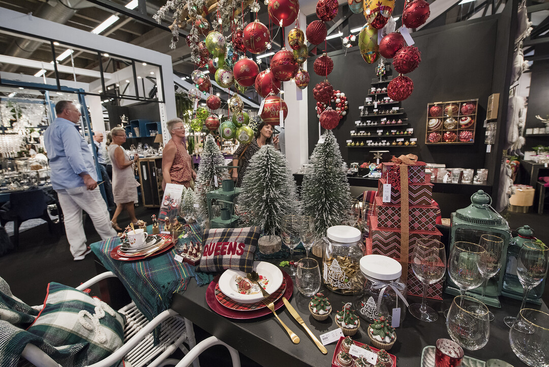 Im Moment Market prsentieren Aussteller dekorative Artikel und Geschenkartikel fr das ganze Jahr.