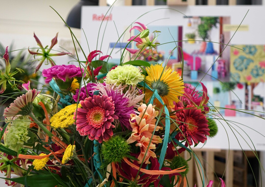 FLower Power Strau im Trendthema Rebel.