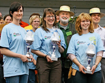 Die glcklichen Siegerinnen (v.l.n.r.):
Marion Block, Mecklenburg-Vorpommern,
Birgit Farwick, Hamburg, und Tabea Manzke,
Schleswig-Holstein.