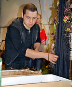 Der spätere Sieger Thomas Tergowitsch bei der Arbeit zum Thema
„Dornröschen“.