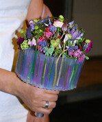Gesteckter Brautstrauß und floristisch
dekorierte Handtasche des Siegers
Nico Harmeling.
