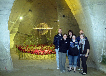 Von der Blumenwerkstatt vom SOS-Kinderdorf Niederrhein in Kleve
gehrten die Auszubildenden Jana Hlsberg und Yvonne Ingendahl sowie
die Betreuer Peter Dorrenbach und Meik Schnitger zum deutschen Team.
Auerdem waren Ulrike Gerber (Blumen Groe-Kock, Duisburg) und
Katharina Janke (Blumen Haux, Schwbisch Hall) dabei.