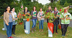 von links nach rechts: Jury-Mitglied Sieglinde
Demus mit den Teilnehmerinnen Stefanie Paul,
Lorena Hahn, Lisa Sophie Frank, Romina Goldbach,
Natalie Aszakies, Michelle Kunz, Anastasia
Popp.