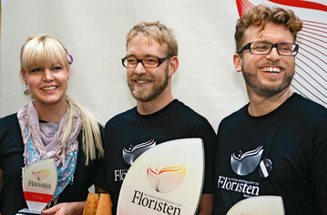 Auf der Bhne in den
Potsdamer Platz Arkaden
wurden die Gewinner der
Deutschen Meisterschaft
ausgezeichnet. Jrgen
Herold (Mitte) ist neuer
Deutscher Meister, Stefan
Gttle wurde Zweiter, Victoria
Salomon Dritte.