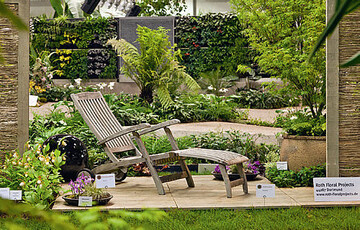 Eine Groe Goldmedaille gewann Roth Floral Projects, Dortmund, fr die
praxisnahe und liebevolle Darstellung einer Gartensituation. Der Stand
berzeugte die Fachjury durch exzellente Farbharmonie und einen klar
strukturierten Aufbau.