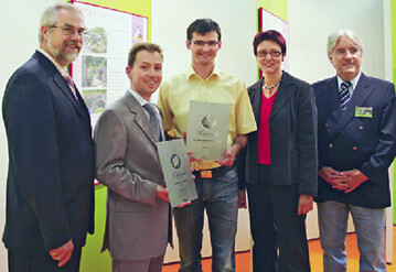 von links: Gerd Friedrich, Verlagsleiter Zeitschriften im Verlag Eugen Ul-mer, die Gewinner Erwin Meier-Honegger (Gartencenter Tann-Rti/CH) und Alfred Enns, Betriebsleiter Gartencenter Scheideweg, Hckeswagen, Doris Ganninger-Hauck, Chefredakteurin Zeitschrift Grner Markt und Hartmut Witte, Koordinator der TopGARTENMarken.