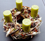 Die Floristen hatten, abgesehen von Sicherheitsaspekten,
keine Vorgaben. Entsprechend
vielfältig waren die Ideen. Hier der am besten bewertete Kranz
des Berufsschulwettbewerbs.