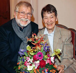 Ludwig Angeli und Loki Schmidt bei der Auszeichnung
in Hamburg.