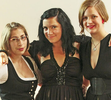 Aufgrund ihrer besonderen Leistung erhielt
Jennifer
Carroll (Mitte) mit Platz 1 den Meisterpreis.
Platz 2 und 3 belegten Julia Beer (links)
und Sabine Gerber.