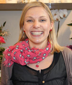 Eine hübsche Idee: Passend zum
Valentinstag trug Floristmeisterin
Manuela Mortan, „Blumenraum“
in Erfurt, rote Herzen als Ohrstecker
und als Anhänger.