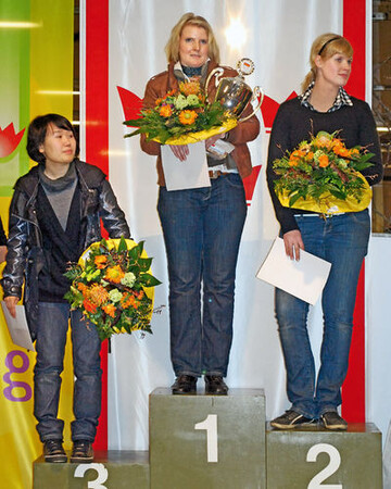 Siegerehrung: Jeanette Drieen, die Gewinnerin
des Wettbewerbs, mit Lena Funk (rechts,
Platz 2) und Bo Kyung Moon (3. Platz).