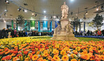 Im Zentrum der Blumenhalle stand das historische Goethe-Standbild
aus dem Berliner Tiergarten.