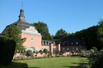 Auf Schloss Wickrath bei Mönchengladbach wird wie auch schon 2019 der Wettkampf um die Silberne Rose vom FDF-Landesverband Nordrhein-Westfalen ausgetragen.
