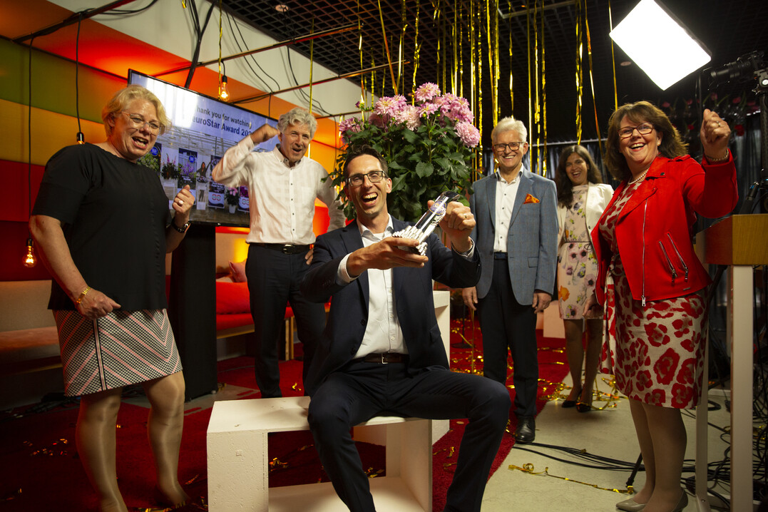 Gruppenbild mit den FleuroStars-Gewinnern: Heike Gronemann, Michael Kester, Ronald Snijder, Karol Pawlak, Ann Jennen und Sally van der Horst
