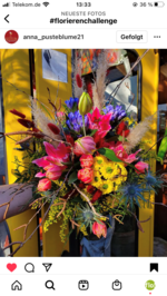 Eins DER Floristenmagazine feiert Jubiläum. Als treuer
Abonnent gratulieren wir recht
herzlich mit diesem Blumenstrauß“, schrieb das Team von
Pusteblume Erlangen (Anna_Pusteblume21) zu ihrem Geburtstagsstrauß. Der knallbunte Strauß
bekam fast 400 Likes – Platz 3