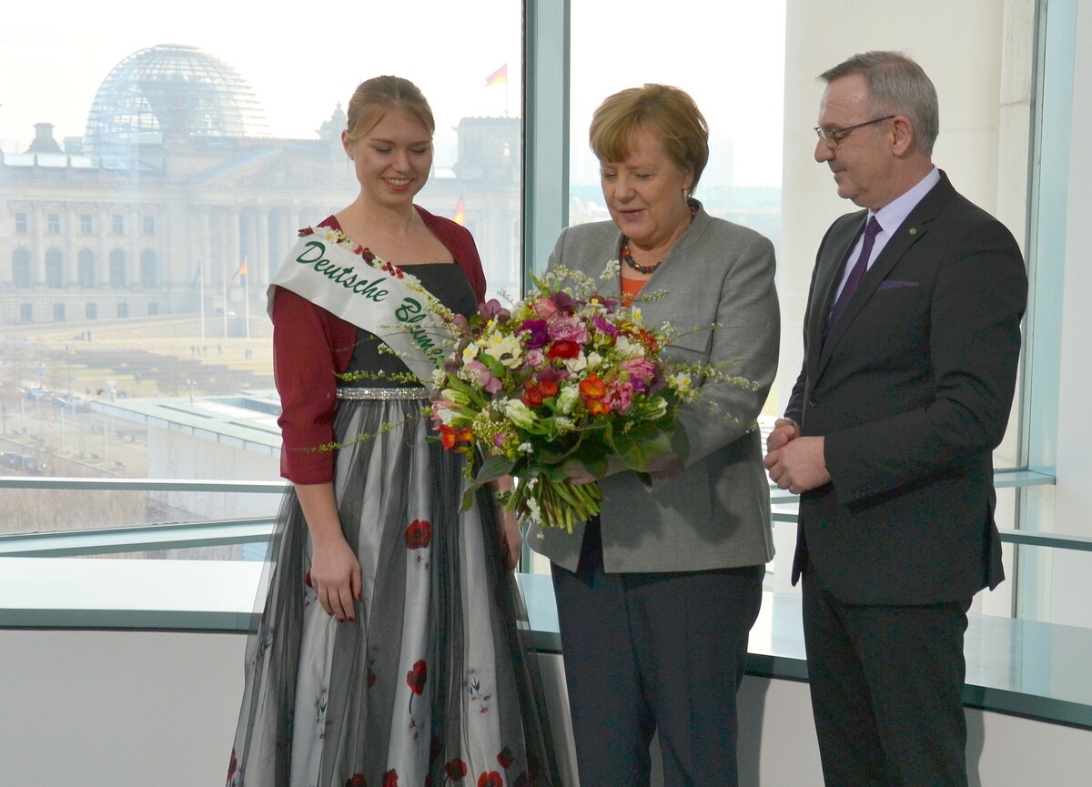 Gärtner bringen der Bundeskanzlerin den Frühling florieren!
